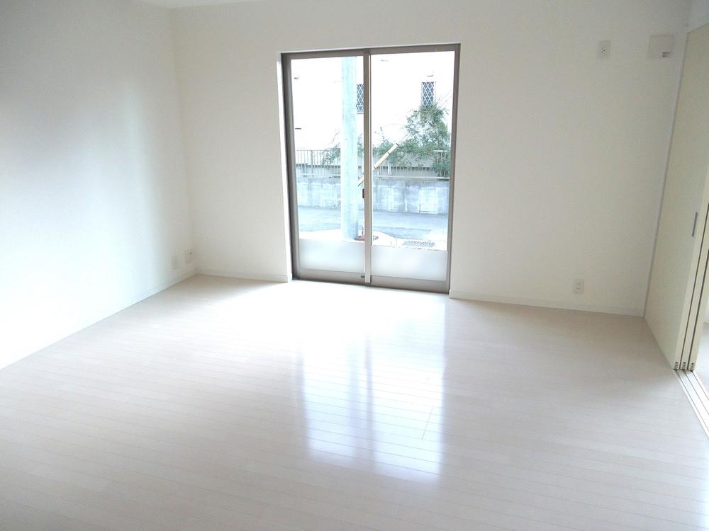 Living. Stylish show beams, High ceilings of charm LDK of 2.7m