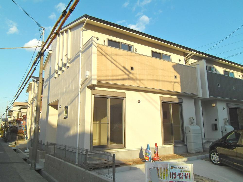 Local appearance photo. Corner lot!