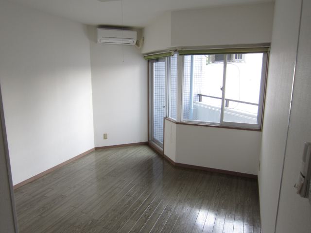 Living and room. It is Chaoyang feels good large windows