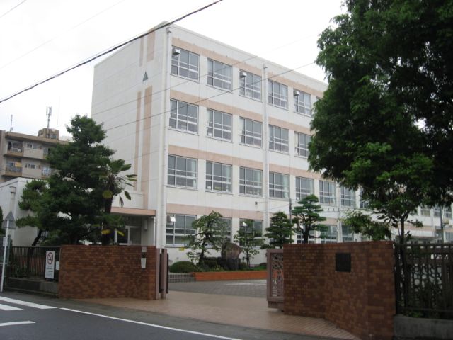 Primary school. Municipal Onoki up to elementary school (elementary school) 1100m