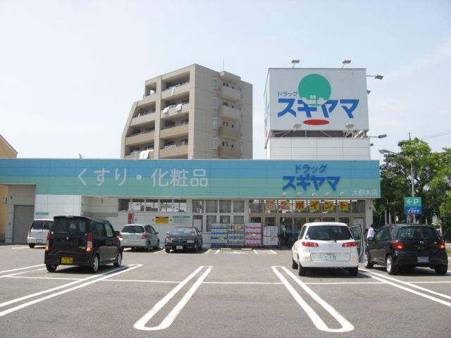 Convenience store. 140m to Seven-Eleven (convenience store)