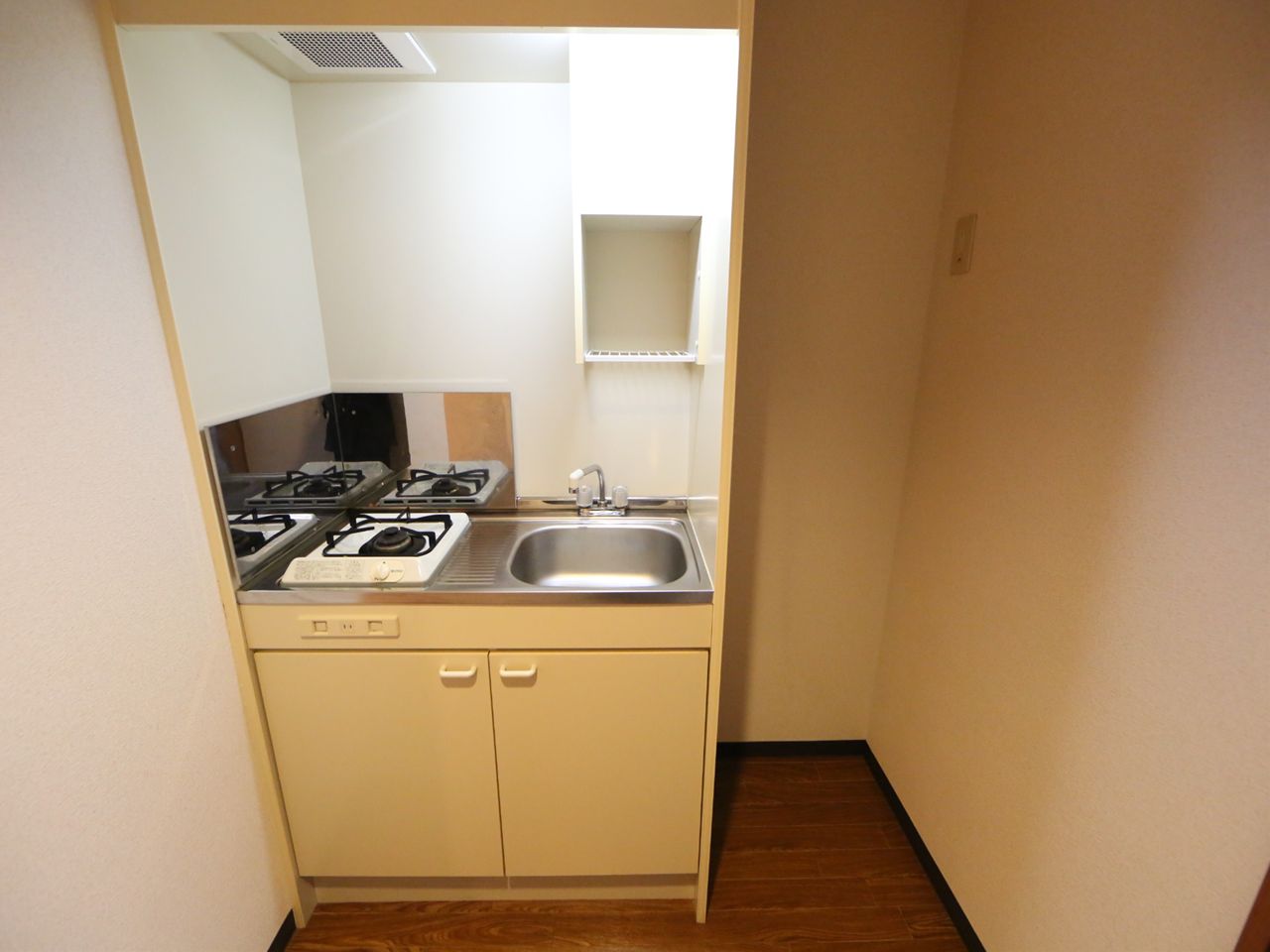 Kitchen. kitchen 1 lot gas stoves (refrigerator ・ Microwave can offer)