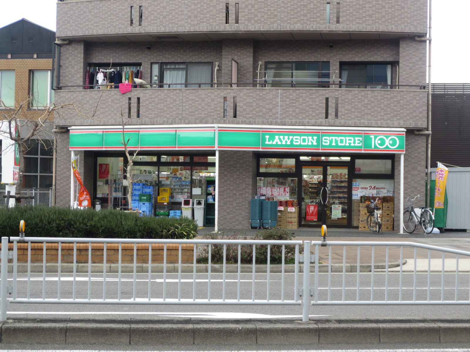 Convenience store. STORE100 Joshin Nishiten up (convenience store) 354m