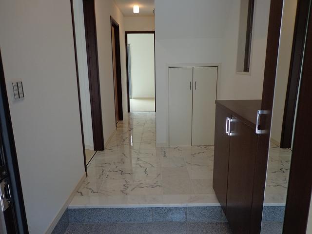 Entrance.  ※ Our construction cases Marble foyer floor