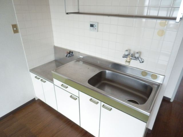 Kitchen. Gas stove is can be installed kitchen.