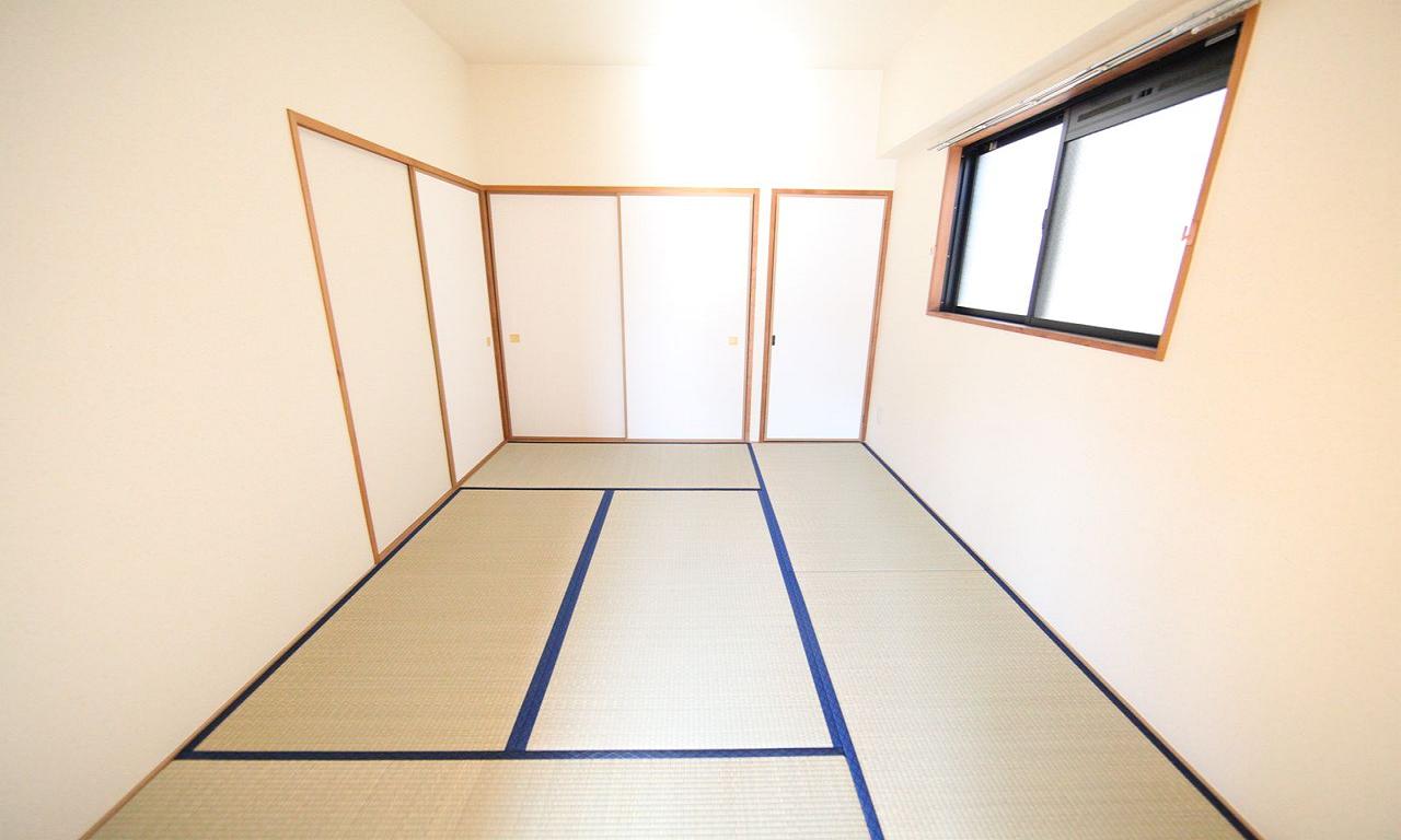 Other room space. Japanese-style room 6 quires Armoire