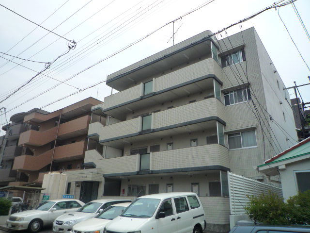 Building appearance. Facing south ・ Corner room ☆