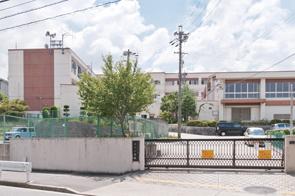 Primary school. About to Nagoya Municipal Takigawa Elementary School 406m
