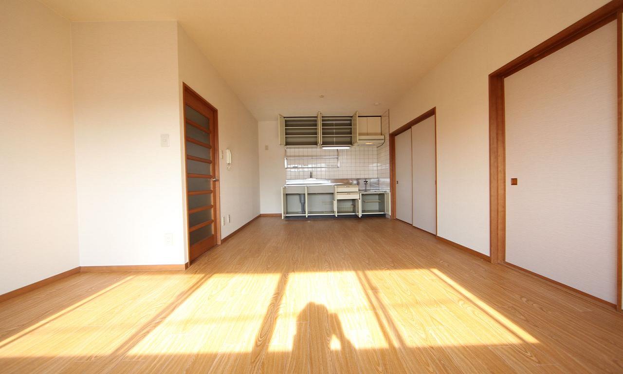 Living and room. appearance South balcony (sunny) bicycle parking lot equipped