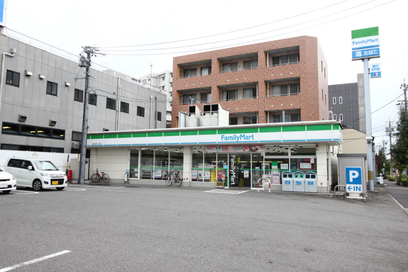 Convenience store. FamilyMart Showa Hiromi, Ehime-chome store up (convenience store) 10m