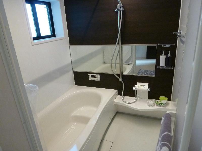 Bathroom. 12 / 10 local shooting