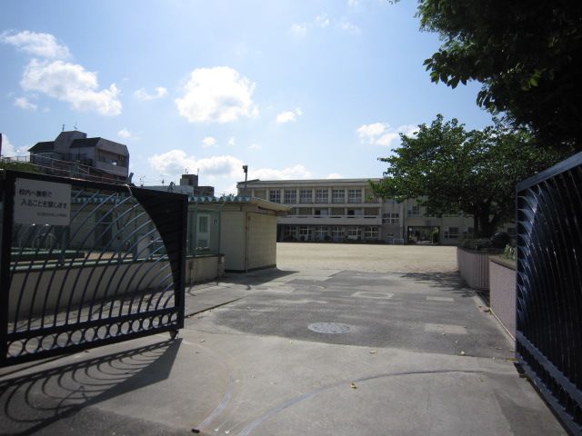 Primary school. City blown up to elementary school (elementary school) 430m
