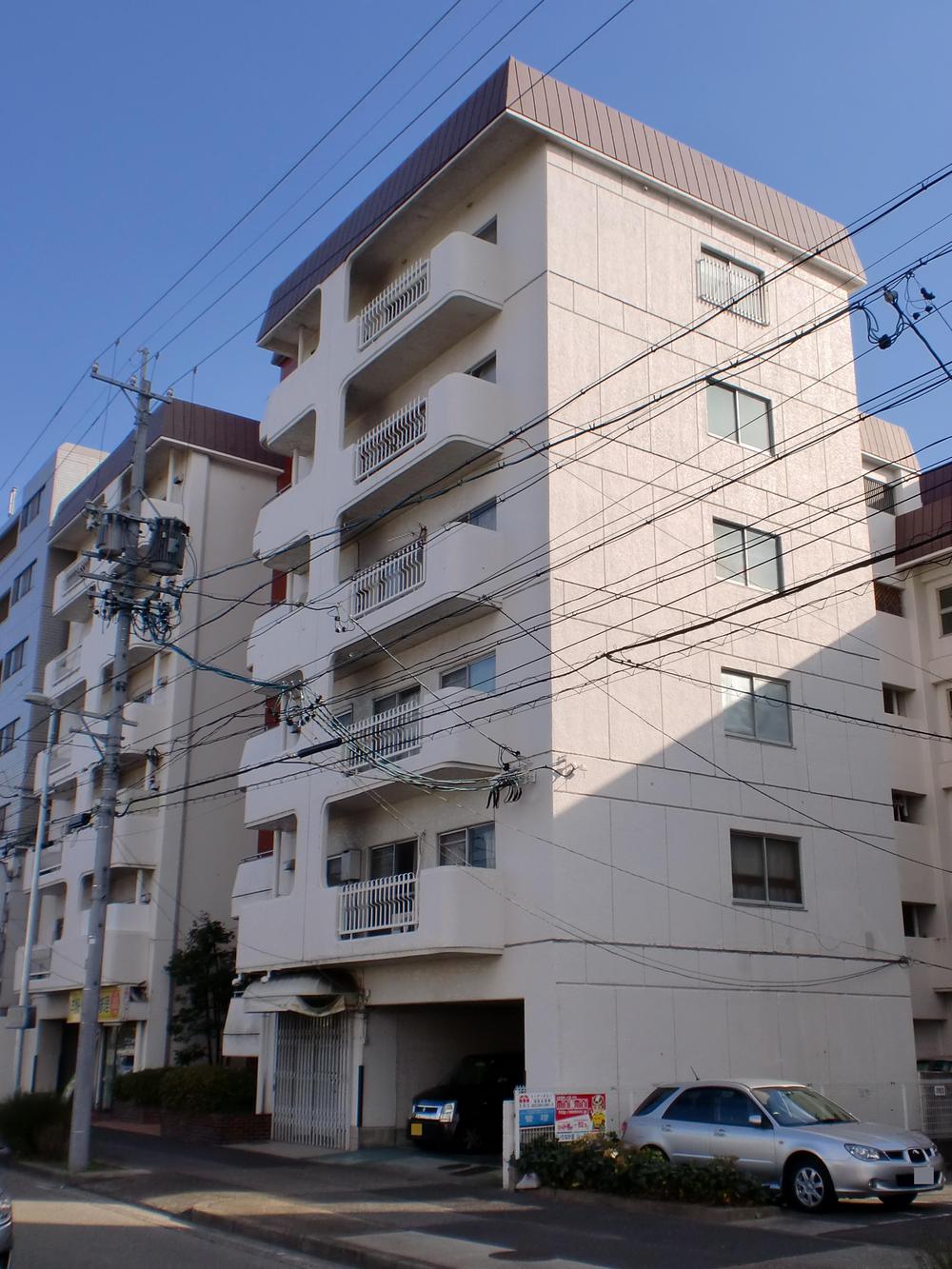 Local appearance photo.  ■ Building exterior: This is the second floor of the south-west angle of the room! ! (December 2013 shooting)
