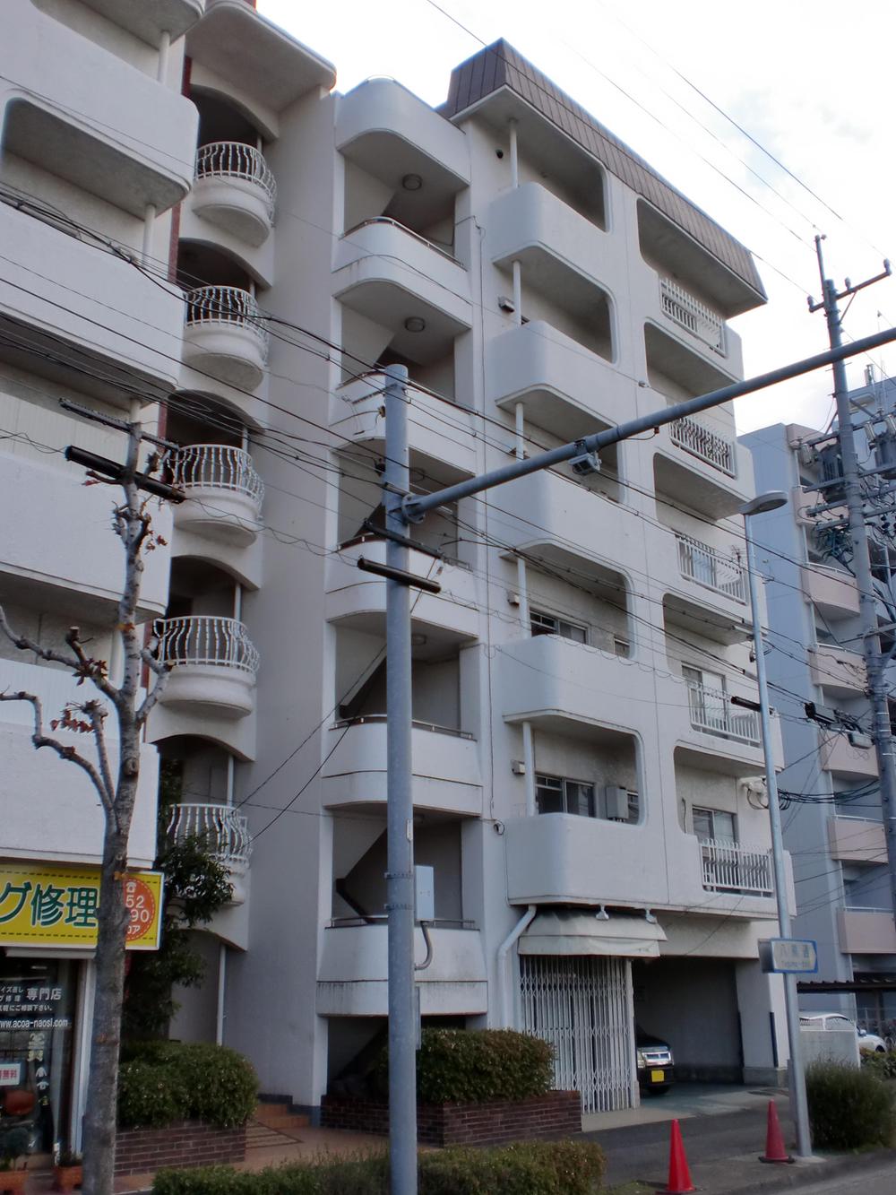 Local appearance photo.  ■ Building appearance: Pets Allowed (December 2013 shooting)