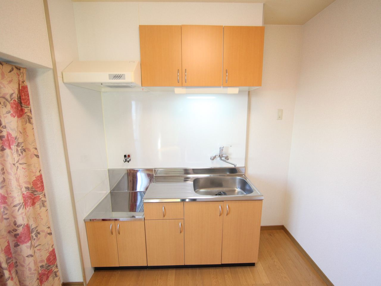 Kitchen. Kitchen (two-burner gas stove installation Allowed) separate kitchen space