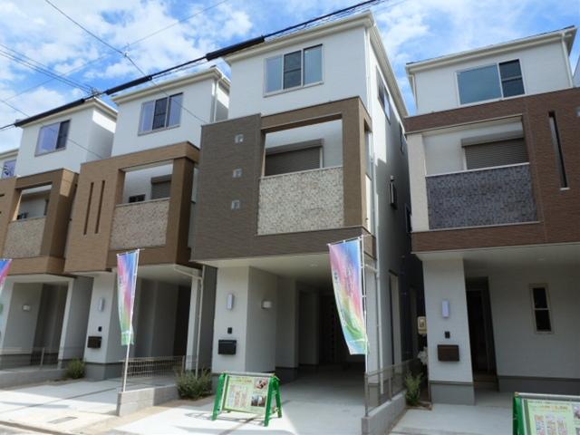 Local appearance photo. Local shooting