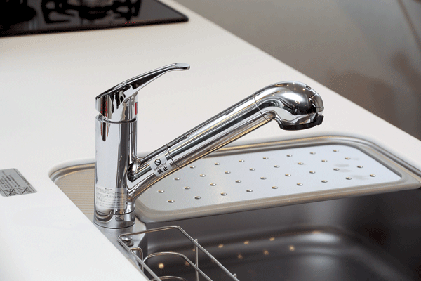 Kitchen.  [Water purifier integrated faucet] A built-in water purifier to tip, Integrated faucet that realizes the functionality and space. Water purifier is also useful to clean the sink because the draw for each hose (same specifications)