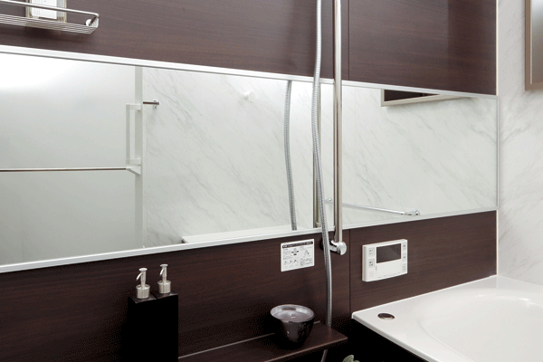 Bathing-wash room.  [Wide full mirror] Landscape-wide mirror has been installed on one side of the bathroom. To produce a spacious bathroom and open (same specifications)