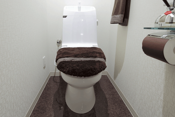 Toilet.  [Tank integrated shower toilet] Compact and also integrated also neat beautiful tank also cleaning function looks. Dirt is hard antifouling that attached has been decorated (same specifications)