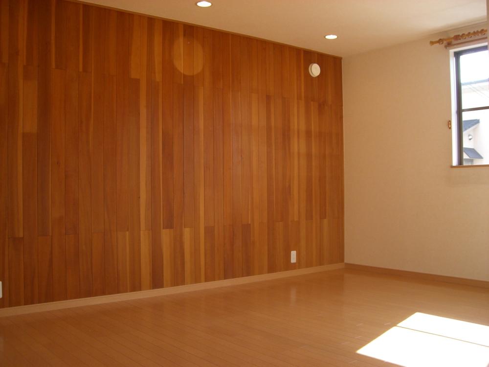 Living. Wall of wood grain design with a natural feeling