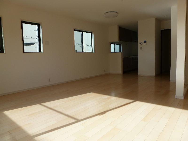 Living. 12 / 10 local shooting