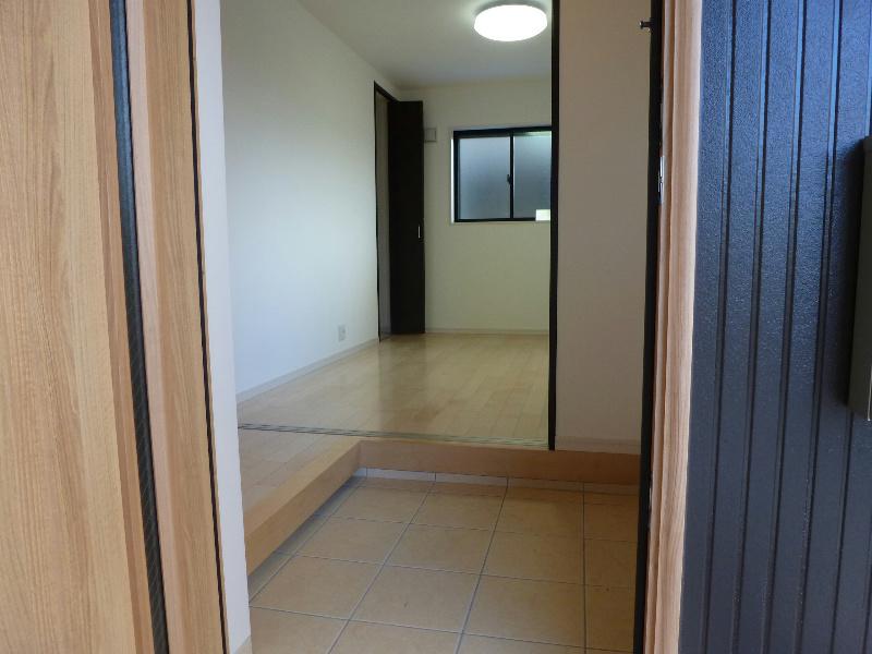 Entrance. 12 / 10 local shooting