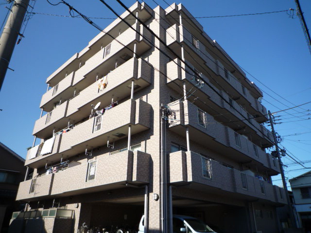 Building appearance. Facing south ・ Corner room