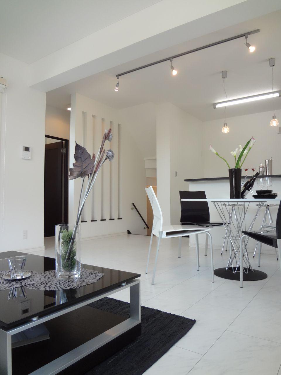 Same specifications photos (living)