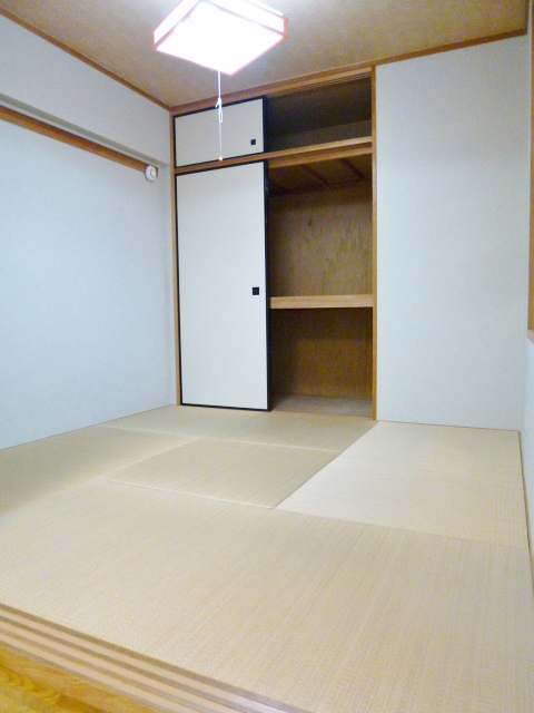Other room space. Japanese-style room 4.5 tatami There closet