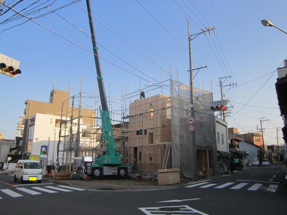 Local photos, including front road. Local (11 May 2013) Shooting