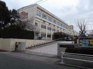 Junior high school. 348m up on the junior high school Nagoya Municipal yen