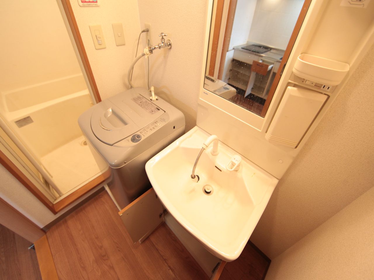 Washroom. Dressing room Independent wash basin can be prepared (shampoo dresser) washing machine