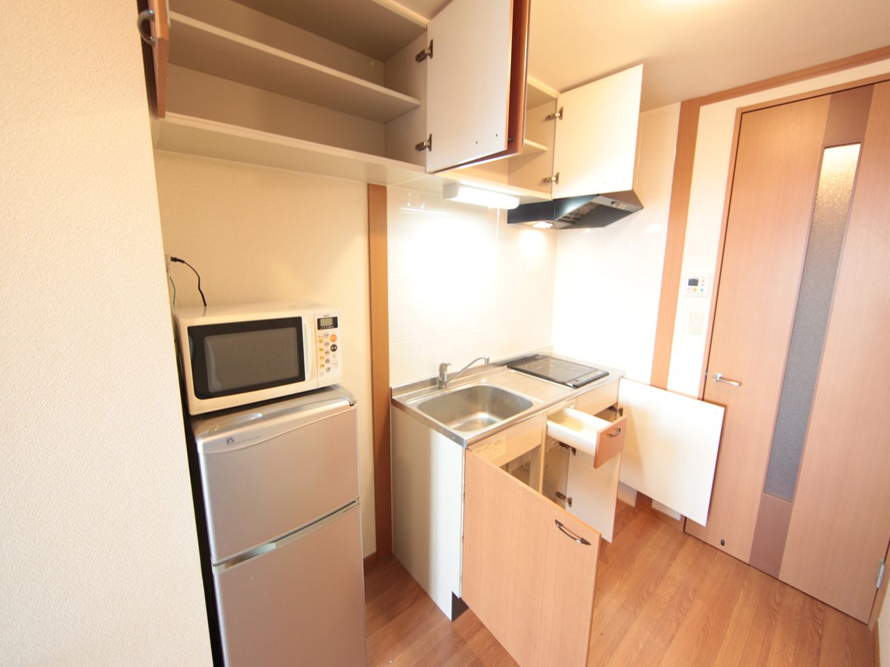 Kitchen. System Kitchen (IH2 neck) Refrigerator ・ Microwave