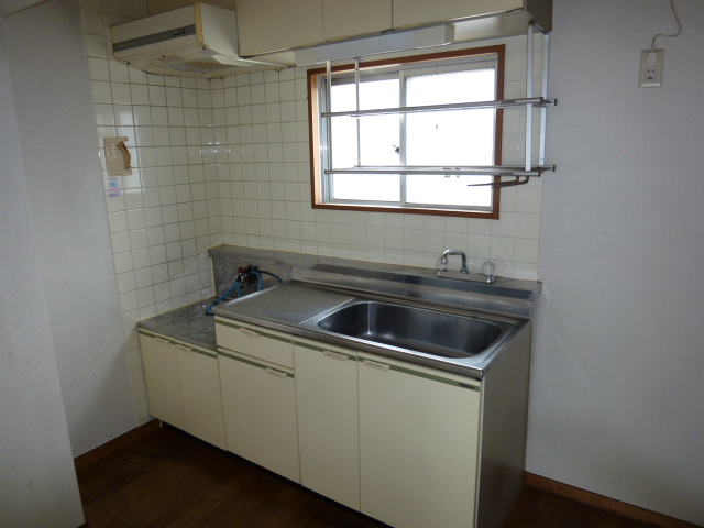 Kitchen. The image is a separate room in the same property. It will honor the current state.