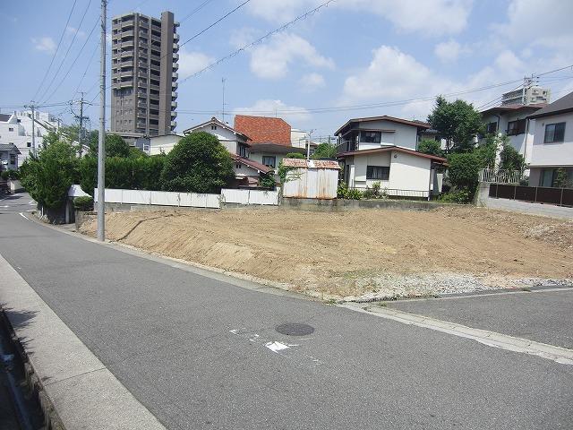 Local land photo. In a quiet residential area, Sunny.