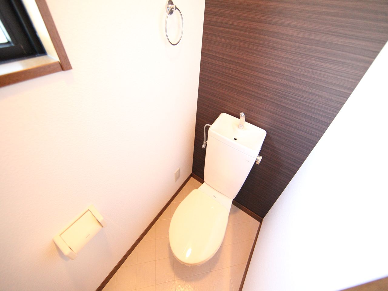 Toilet. toilet With windows (ventilation good)