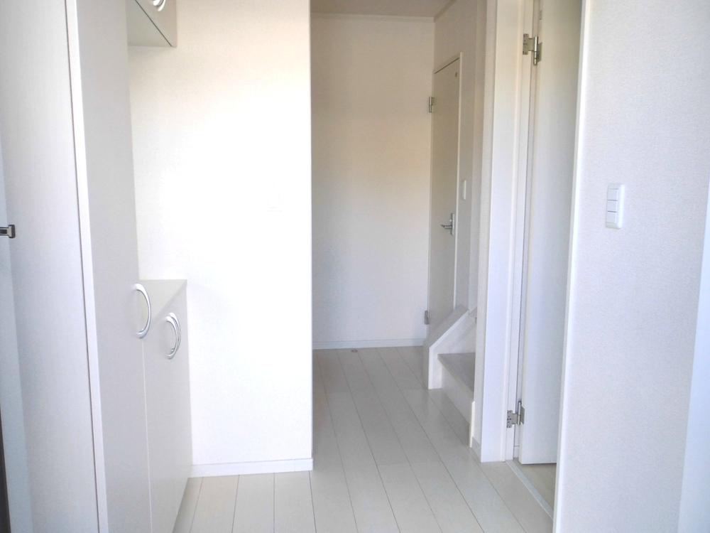 Entrance. 1 Building (November 2013) Shooting