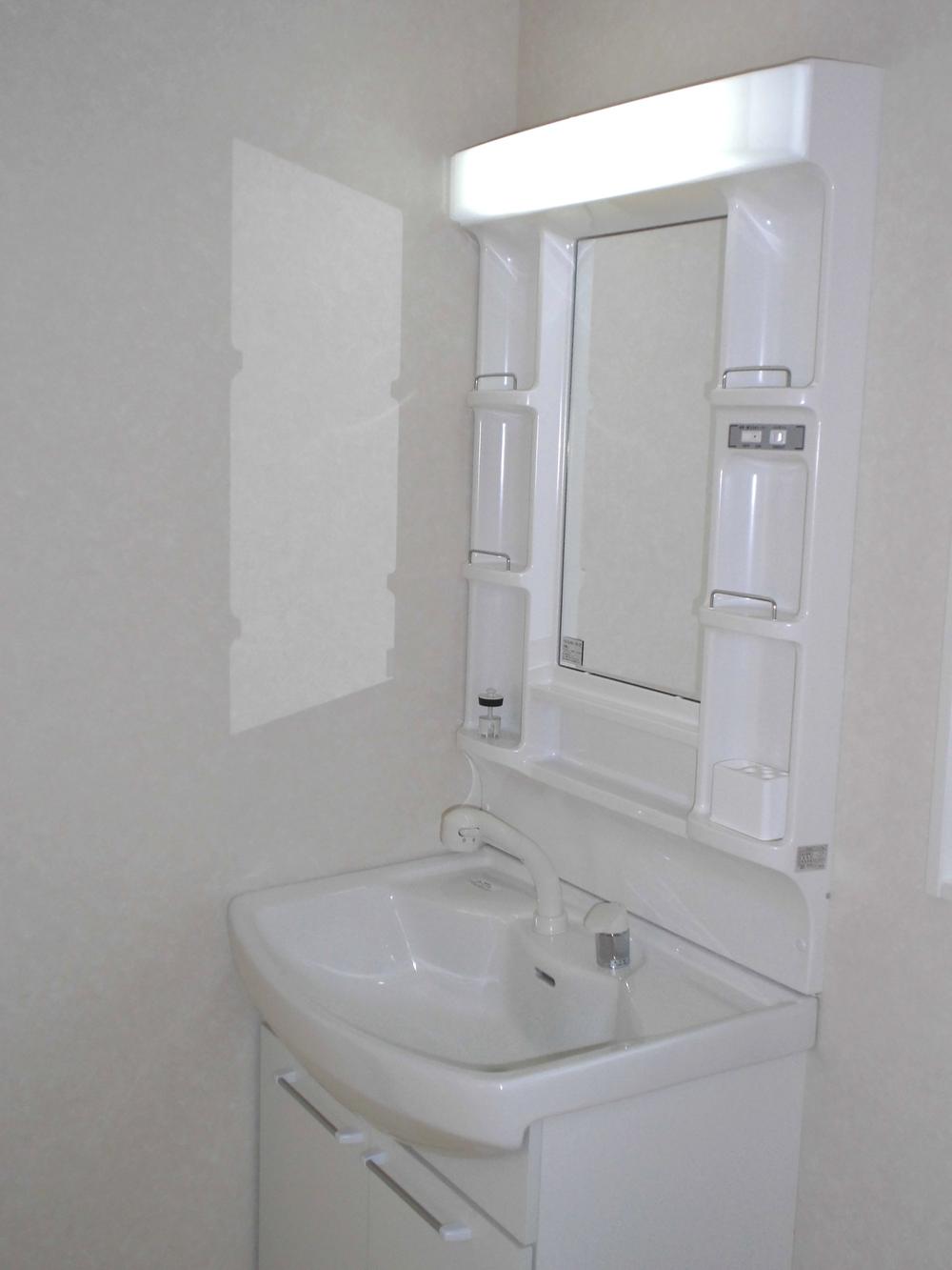Wash basin, toilet. 1 Building (November 2013) Shooting