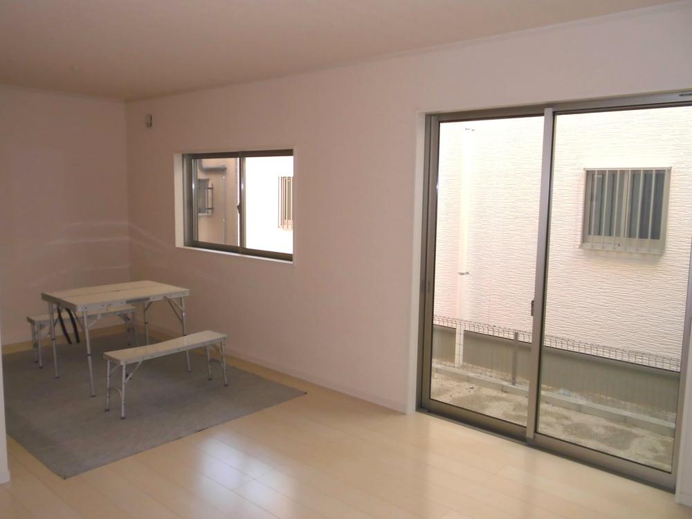 Living. 1 Building (November 2013) Shooting