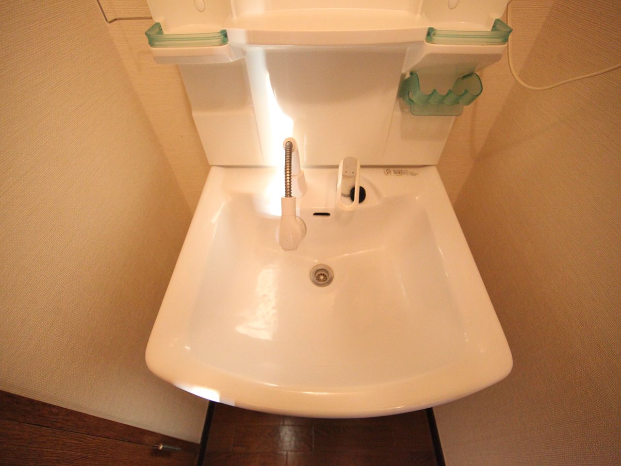 Other Equipment. Independent wash basin (shampoo dresser)