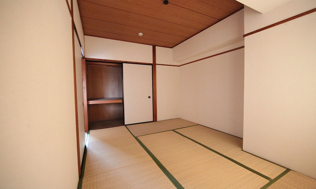 Other. North Japanese-style room 6.0 quires (storage enhancement)