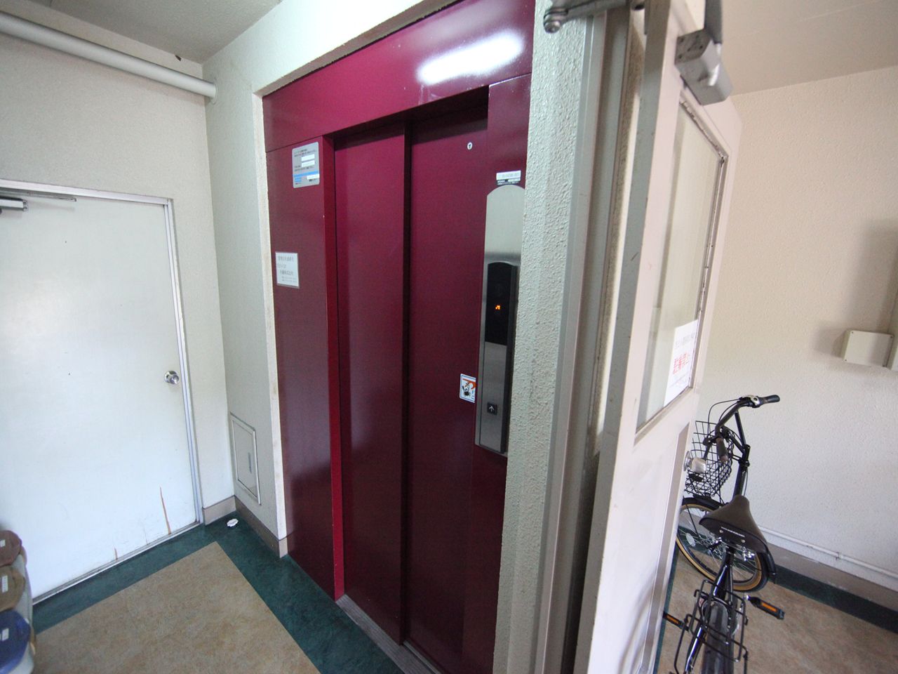 Other common areas. With elevator