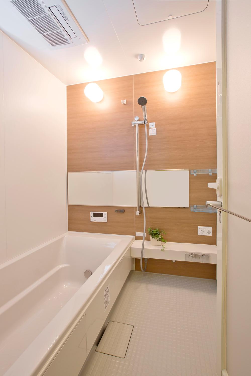 Bathroom. System bathroom that combines the ease of use and design. Yet stylish straight design, Consider the peace of mind and convenience, It is packed comfortable features that ingenuity to every corner.  ※ The color depends on the building. 
