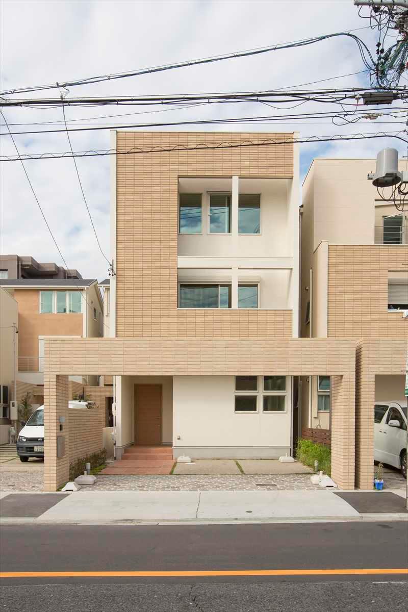 Local appearance photo. E Togaikan photo spacious roof balcony! Place the roof balcony in consideration of the privacy immediately of the third floor up the stairs from the living room! Guests will also be used as outdoor living. 