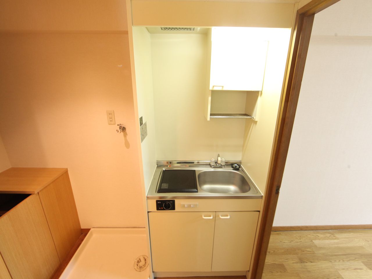 Kitchen. Kitchen (1-neck with stove)