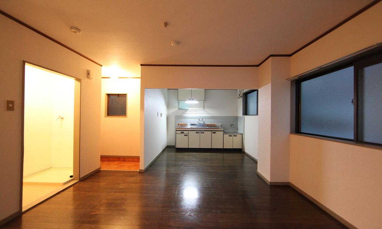 Living and room. LDK10.7 Pledge Kitchen (two-burner gas stove installation Allowed)