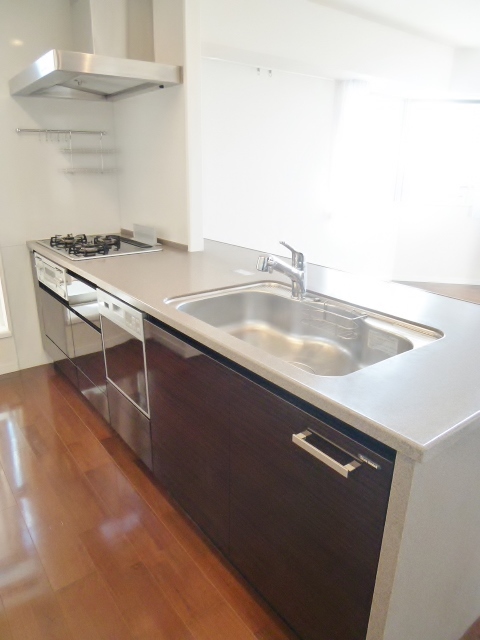 Kitchen.  ☆ 3-neck counter kitchen (with dish washing machine) ☆ 