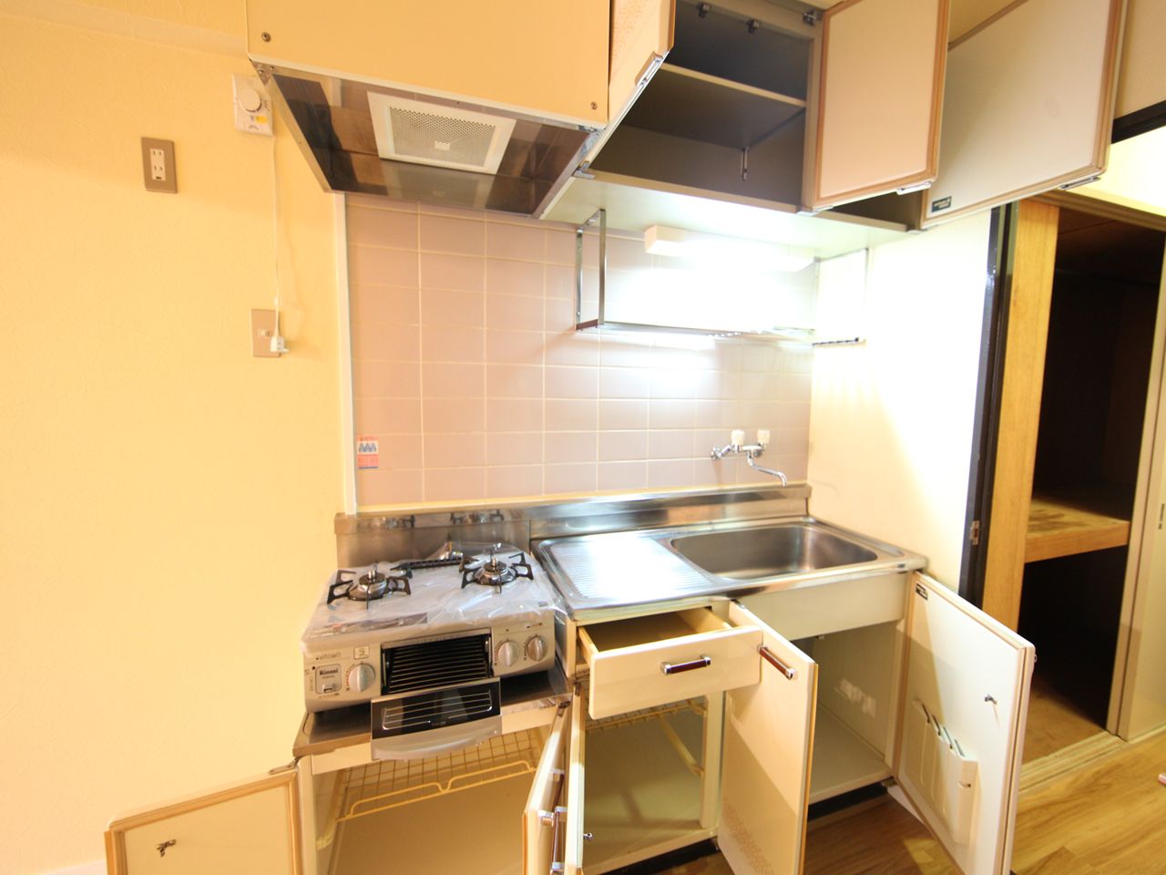 Kitchen. Kitchen (gas two-burner stove ・ With grill)