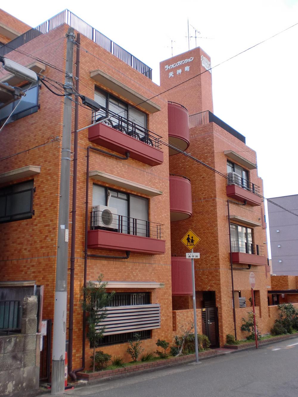 Local appearance photo.  ■ First floor of the southeast angle room ☆ (December 2013 shooting)