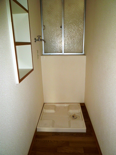 Washroom. window, Shelf with in-room Laundry Area
